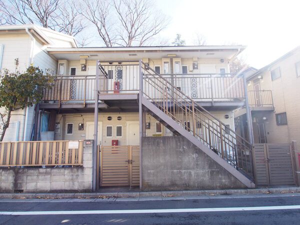 新高円寺駅徒歩10分 木造 杉並区堀ノ内3丁目のアパート 外観
