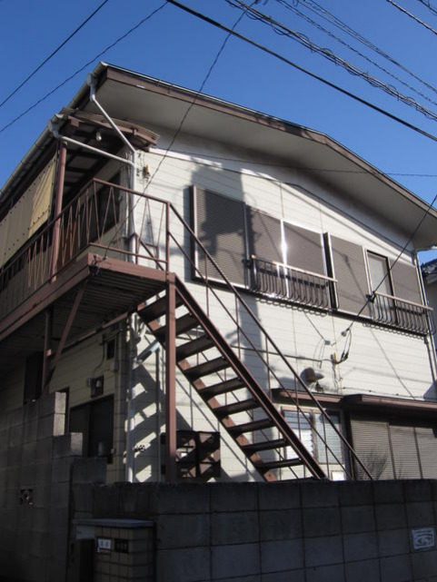 千歳烏山駅徒歩15分 木造 世田谷区上祖師谷6丁目のアパート 外観